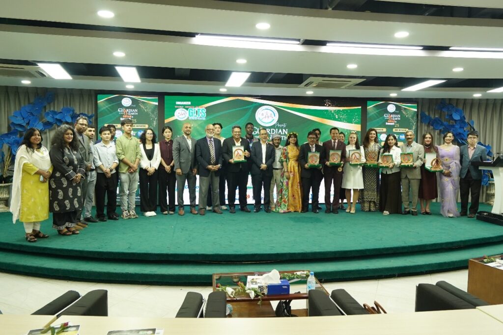ঢাকায় হয়ে গেল ‘গার্ডিয়ান অব দ্য আর্থ অ্যাওয়ার্ড’ সামিট