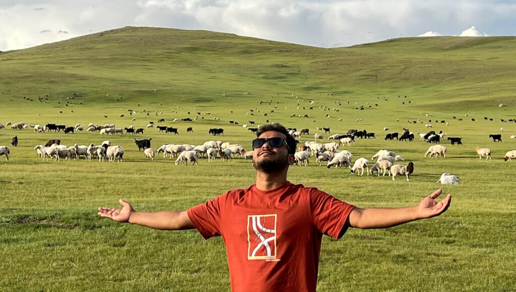 পৃথিবীর পথে-প্রান্তরে ভ্রমণ যার নেশা