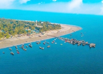 মৌসুমের দ্বিতীয় দিনেও সেন্ট মার্টিন যায়নি কোনো পর্যটকবাহী জাহাজ, হতাশ ব্যবসায়ীরা