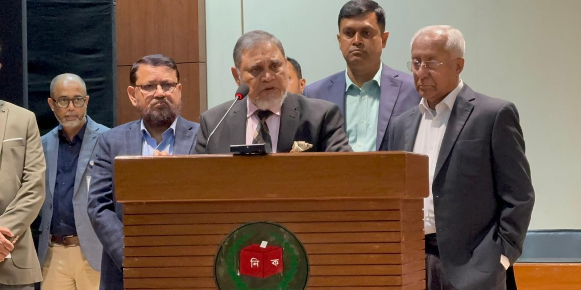 সামাজিক যোগাযোগমাধ্যমে নির্বাচন কমিশনের নতুন উদ্যোগ নিয়ে নানা অপপ্রচার ও বিভ্রান্তি ছড়ানো হচ্ছে বলে ক্ষোভ প্রকাশ করেছেন প্রধান নির্বাচন কমিশনার (সিইসি) এ, এম, এম, নাসির উদ্দিন।