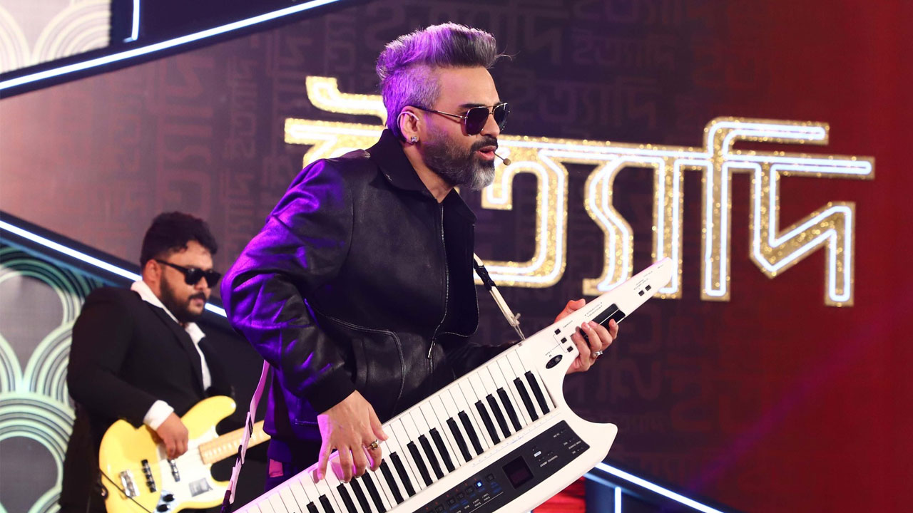 প্রতিবছরের মতো এবারও ঈদুল ফিতরের আনন্দ বাড়িয়ে দিতে ফিরছে জনপ্রিয় ম্যাগাজিন অনুষ্ঠান ‘ইত্যাদি’। এবারের বিশেষ আকর্ষণ হিসেবে থাকছেন জনপ্রিয় সংগীত তারকা হাবিব ওয়াহিদ। শুক্রবার দুপুরে এক পোস্টের মাধ্যমে এই তথ্য নিশ্চিত করেছেন অনুষ্ঠানের নির্মাতা ও সঞ্চালক হানিফ সংকেত।