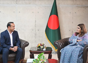 ররাষ্ট্র প্রতিমন্ত্রী শামা ওবায়েদ ও ফুটবল ফেডারেশনের প্রেসিডেন্ট তাবিথ আউয়াল। ছবি: সংগৃহীত