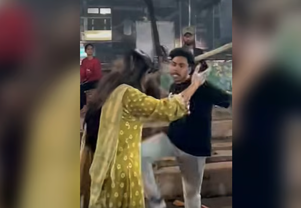 ঢাকা বিশ্ববিদ্যালয়ের টিএসসিতে লাঠি হাতে তেড়ে আসা তরুণ গাজীপুরে হত্যা মামলার প্রধান আসামি