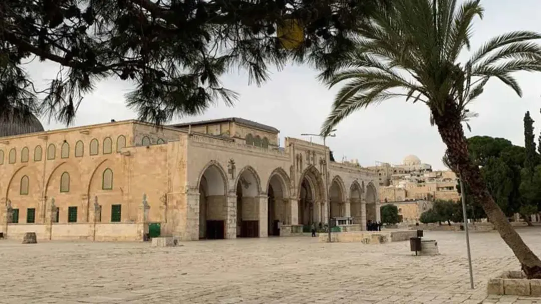 ৪ সপ্তাহ ধরে জুমা বন্ধ আল-আকসায়