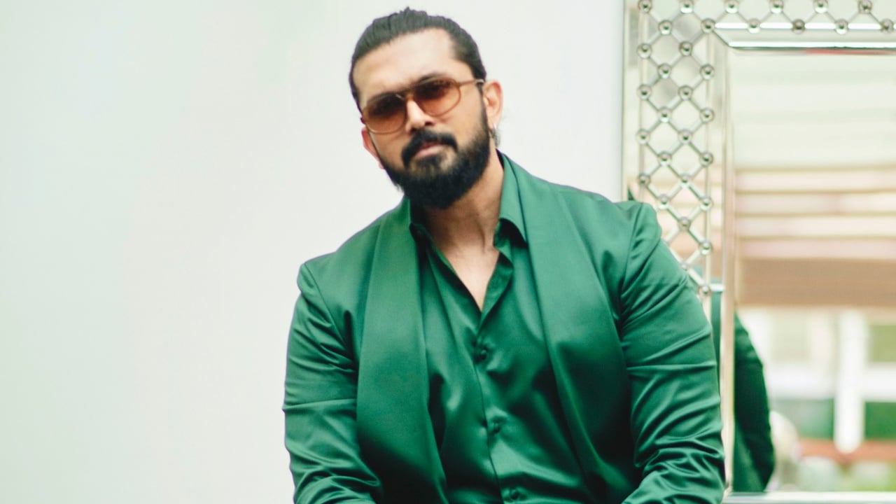 ট্রেন্ডিংয়ে আরিফিন শুভ