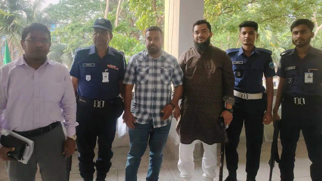 জ্বালানি তেল মজুত করায় ২ জনের এক বছর করে কারাদণ্ড