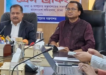 ‘স্যাটায়ারের লুক প্রতিষ্ঠিত মিডিয়ার মতো হওয়া অপরাধ’
