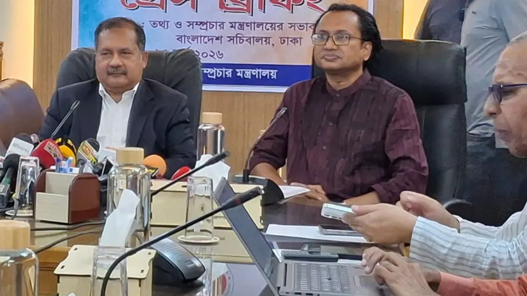 ‘স্যাটায়ারের লুক প্রতিষ্ঠিত মিডিয়ার মতো হওয়া অপরাধ’
