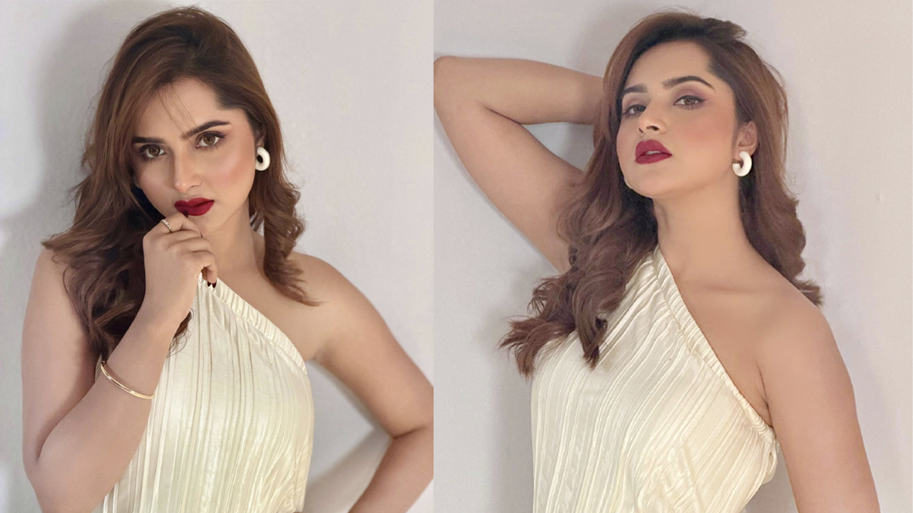 গ্ল্যামারাস লুকে কেয়া পায়েল