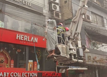 মিরপুরে বাণিজ্যিক ভবনে আগুন, হাসপাতালে দুজনের মৃত্যু