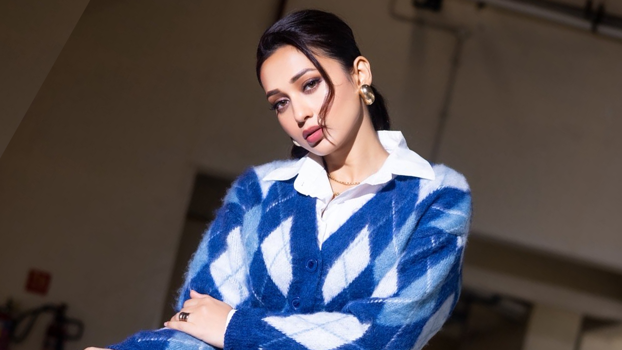 এবার মিমি চক্রবর্তীর বিরুদ্ধে মামলা