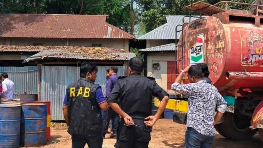 মৌলভীবাজারে তেল মজুত করায় লাখ টাকা জরিমানা
