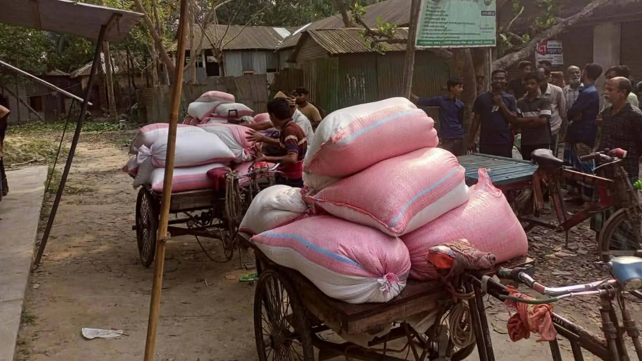 জামালপুরে ৬৬ বস্তা সরকারি ভিজিএফের চাল জব্দ