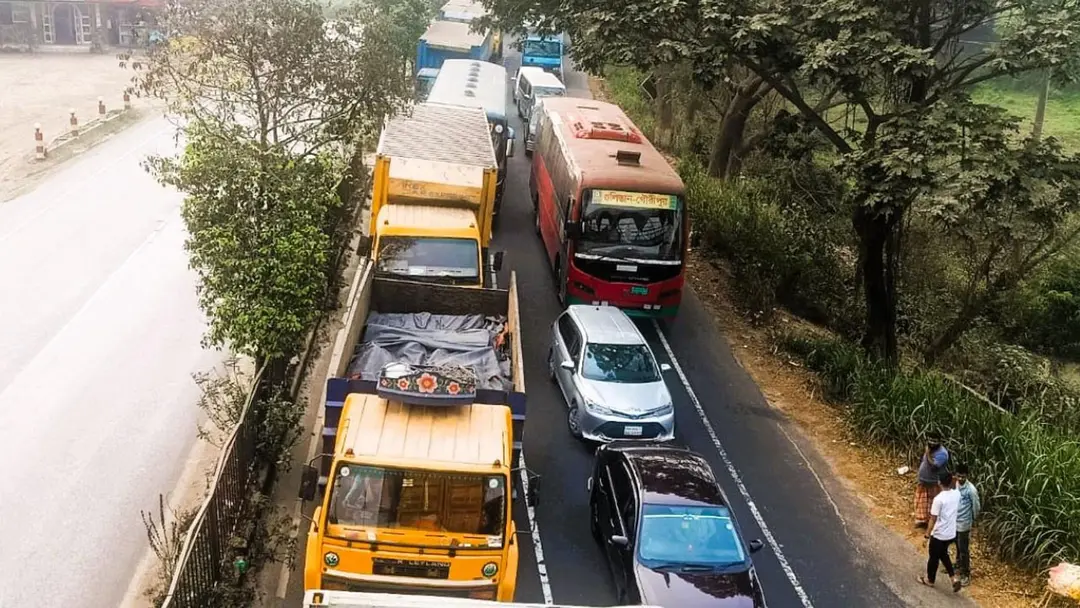 ঢাকা-চট্টগ্রাম মহাসড়কে তীব্র যানজট