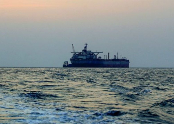 মার্কিন অবরোধের মধ্যেই হরমুজ পার হলো ইরানি জাহাজ