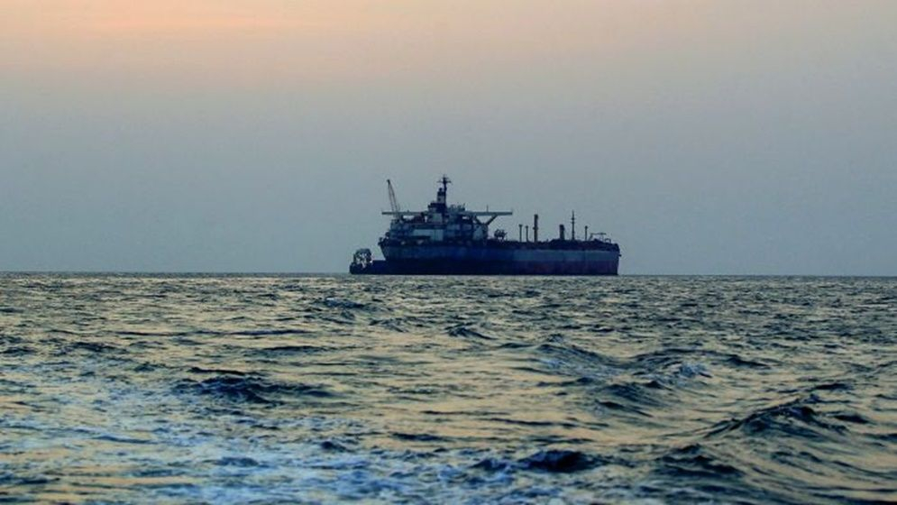 মার্কিন অবরোধের মধ্যেই হরমুজ পার হলো ইরানি জাহাজ