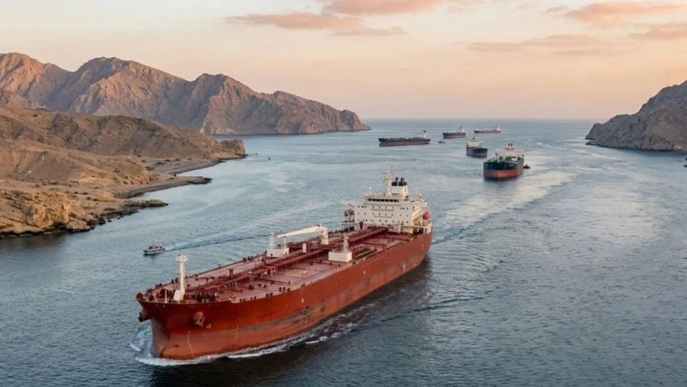 মার্কিন হুমকি তোয়াক্কা না করে হরমুজ পার হলো ইরানি সুপার ট্যাংকার