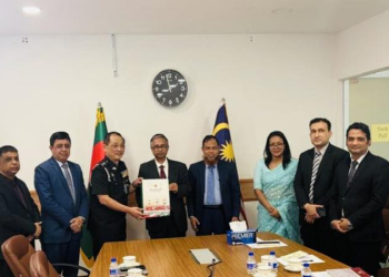 বাংলাদেশি প্রবাসীদের স্বার্থরক্ষায় সহযোগিতা বাড়াতে হাইকমিশন-ইমিগ্রেশন বৈঠক