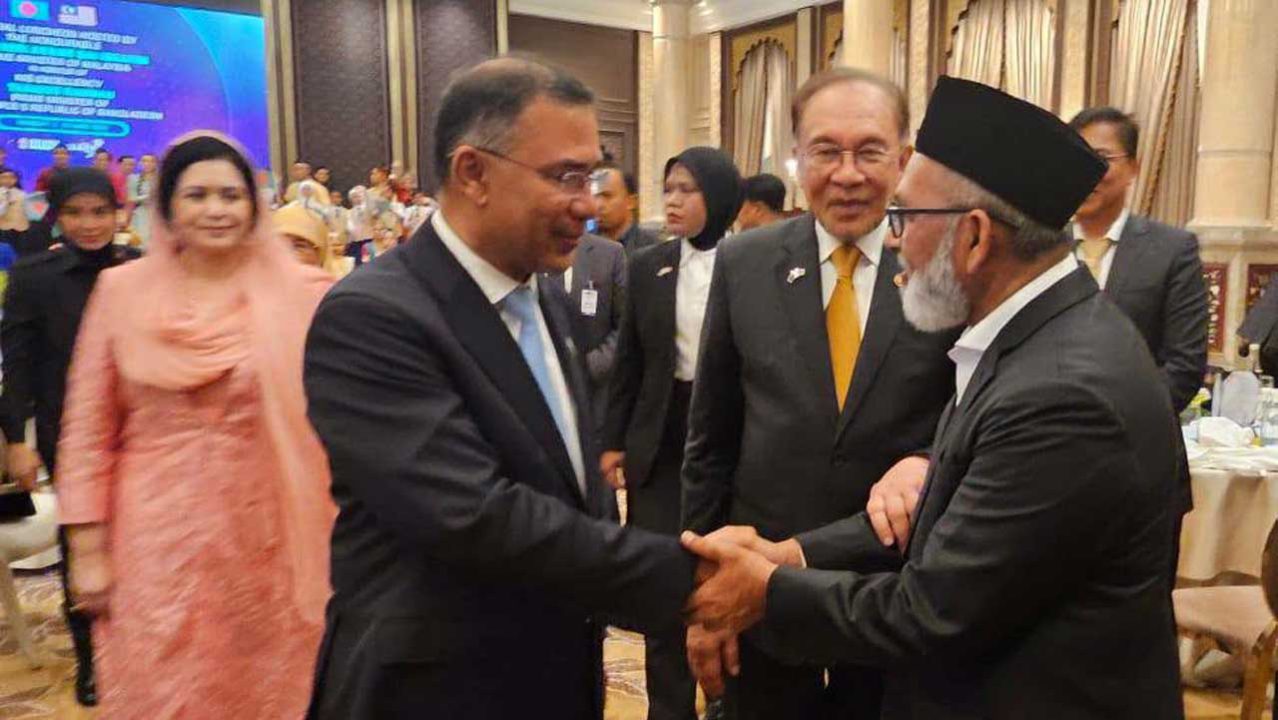 প্রধানমন্ত্রী তারেক রহমানের সঙ্গে সাক্ষাৎ করলেন মালয়েশিয়ার সংসদ সদস্য সৈয়দ আবু হুসেন