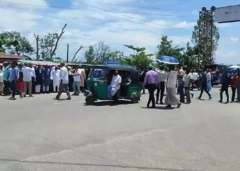 প্রধানমন্ত্রীকে এক নজর দেখতে ফটিকছড়িবাসীর অপেক্ষা