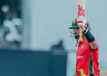রাজার ব্যাটে জিম্বাবুয়ের চ্যালেঞ্জিং স্কোর