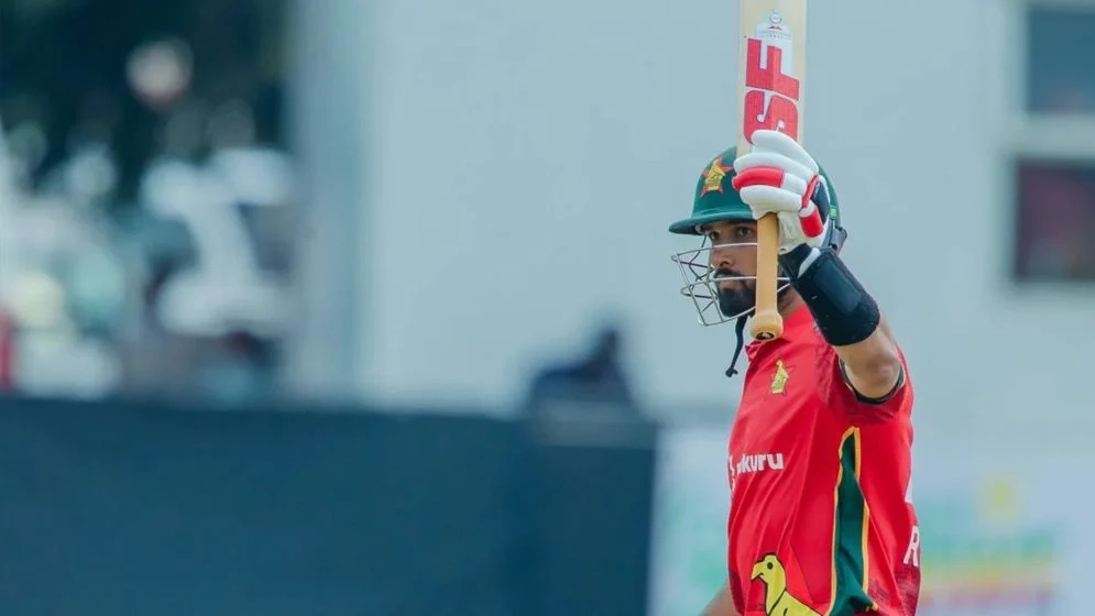 রাজার ব্যাটে জিম্বাবুয়ের চ্যালেঞ্জিং স্কোর