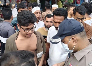 মিরপুর বাংলা কলেজে ছাত্রলীগ সন্দেহে শিক্ষার্থী আটক