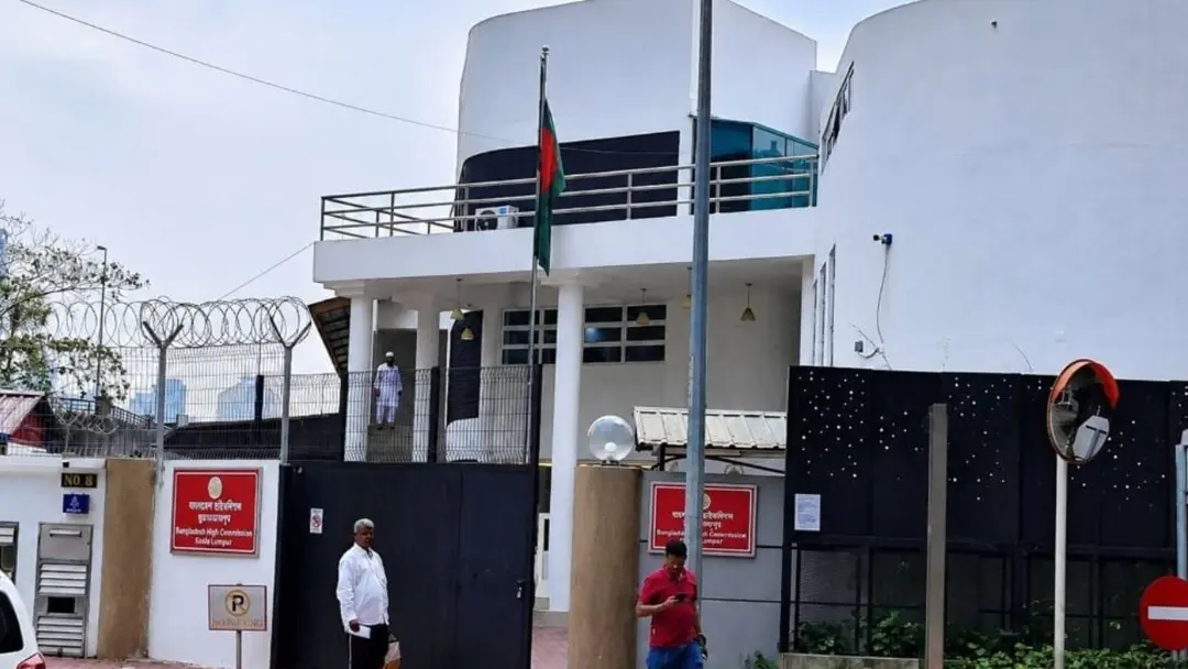 মালয়েশিয়ায় বাংলাদেশিদের প্রয়োজনীয় নথিপত্র সঙ্গে রাখার পরামর্শ দূতাবাসের