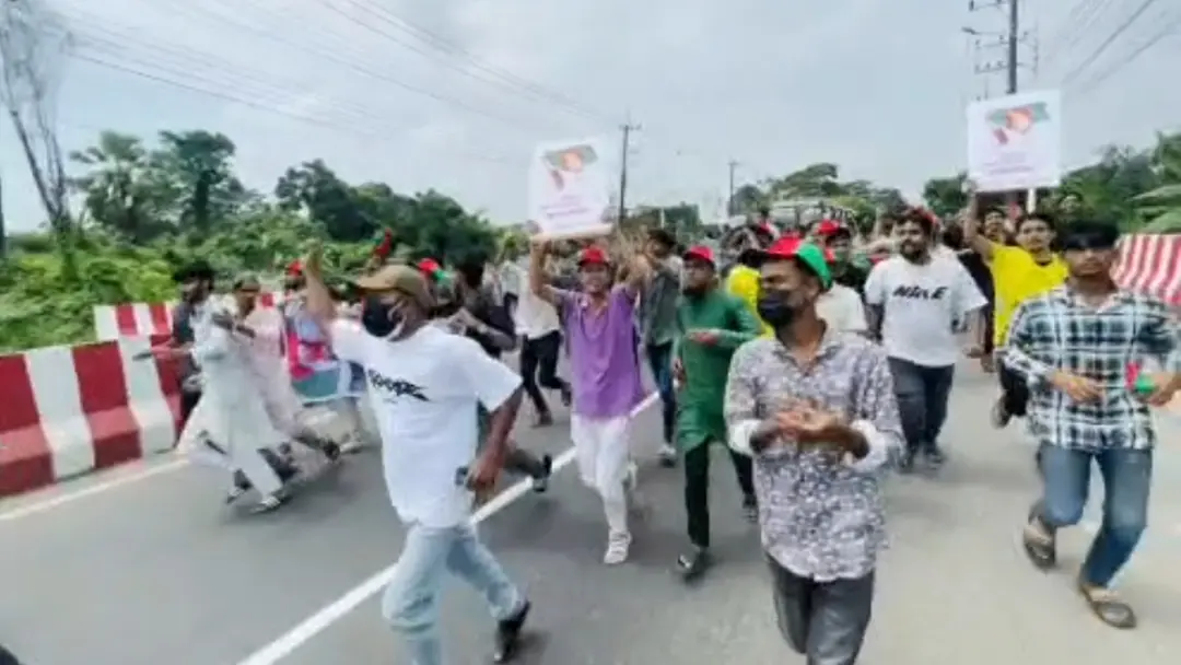 হাটহাজারীতে নিষিদ্ধ ছাত্রলীগের মিছিল, পুলিশের দাবি ‘তথ্য নেই’