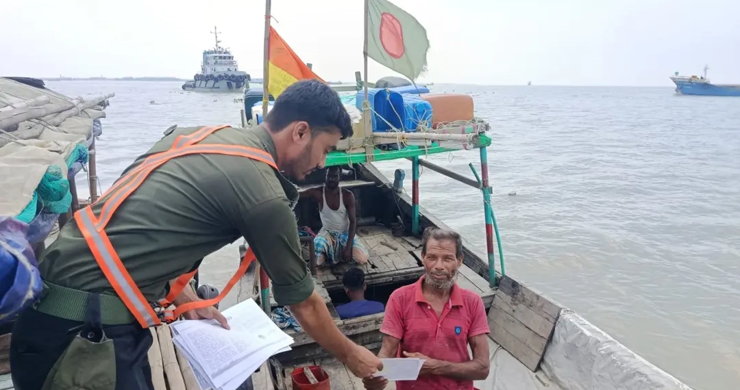 চট্টগ্রাম বন্দরের নেভিগেশনাল চ্যানেলে অবৈধ জাল, সচেতনতামূলক অভিযান