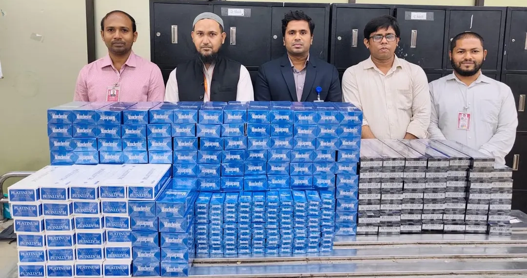 দুবাই-মালয়েশিয়া-গুয়াংজুর যাত্রী থেকে ২২৩ কার্টন সিগারেটসহ পণ্য জব্দ