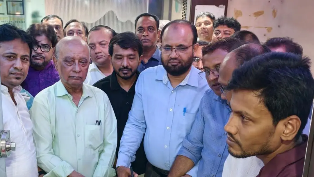 স্বাধীন গণমাধ্যম ছাড়া দেশে গণতন্ত্র বিকশিত হবে না : ডিইউজে সভাপতি