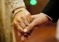 স্ত্রী পরকীয়া থেকে ফিরে এলে তার সঙ্গে কি সংসার করা জায়েজ?