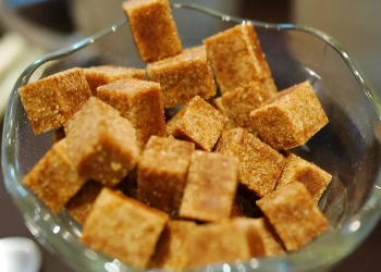 চিনির বদলে গুড় কি বেশি স্বাস্থ্যকর?