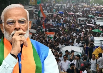 দিল্লির রাজপথে ঢাকার প্রতিধ্বনি: মোদির ভবিষ্যৎ কোন পথে?