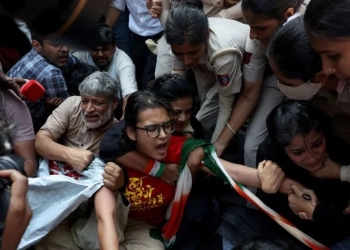 দিল্লিতে পুলিশের ভ্যানে নারীদের মারধর ও যৌন নির্যাতনের অভিযোগ