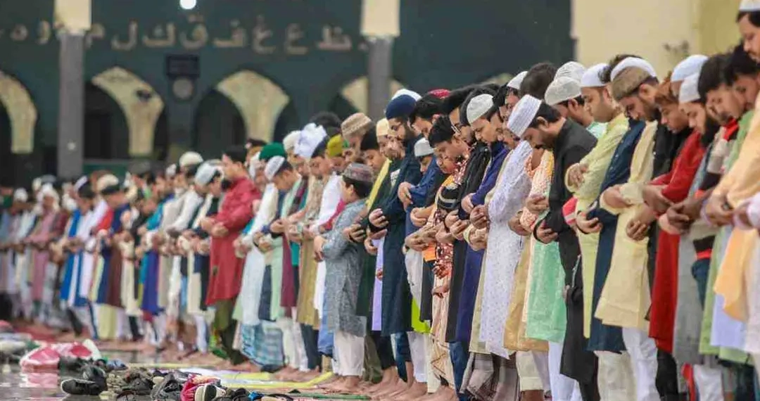 ধর্ম মসজিদের দরজা বন্ধ থাকলে বারান্দা থেকে ইমামের পেছনে নামাজ হবে?